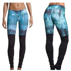 ALO Yoga | Blue and Black Tie Dye Ribbed Low Rise Goddess Leggings | Size Small